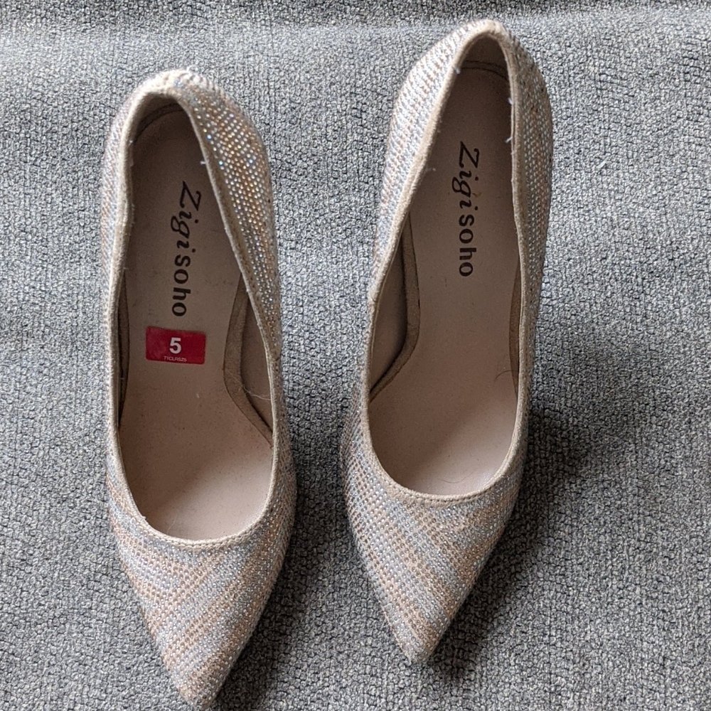 Size 5 pumps